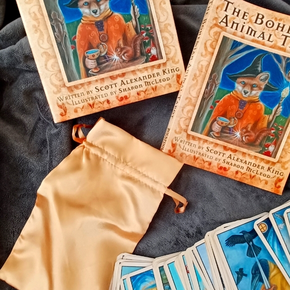 Bohemian Animal Tarot deck,guidebook, and satin satchel - Picture 8 of 10